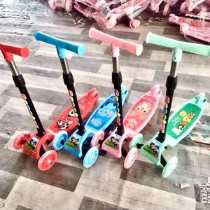 工厂<span class=keywords><strong>1</strong></span>至6岁婴儿宽滑板车儿童学步可调高度闪光发光灯3轮折叠滑板车 - Product Image 1