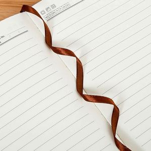 สมุดบันทึกพลาสติกพิมพ์ลายซิลค์สกรีนแบบปกอ่อนพร้อมตัวล็อคแม่เหล็กสำหรับธุรกิจขายส่ง สไตล์โรงเรียนและการเรียนรู้ ขนาด A5 ปกแข็ง - Product Image 5