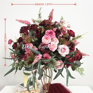 Modernas bolas de flores artificiales de 60 cm en color rojo burdeos para decoración de mesas en bodas y cumpleaños. - Product Image 2