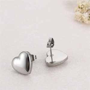 Conjunto de Collar y Aretes de Acero Inoxidable Chapado en Oro con Forma de Corazón Glamuroso para Mujer - Product Image 3
