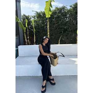 Ensemble deux pièces noir Bianca XS : Haut et short sport au-dessus du genou en tissu côtelé pour l'automne - Product Image 2