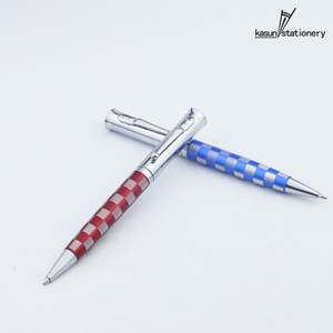 Bolígrafo de Alta Gama con Grabado a Cuadros, Personalizado, Metálico, con Mecanismo de Giro, para Firmas Ejecutivas y Regalos Corporativos - Product Image 3