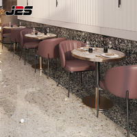 Mobilier de restaurant commercial personnalisé J2S, sièges en cuir avec chaises et tables pour les projets de café, d'hôtel et d'hôtellerie