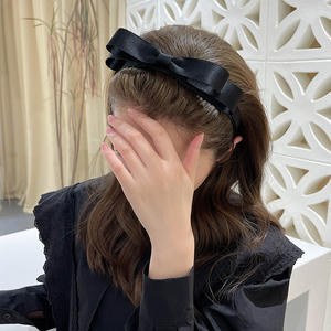 Serre-tête Nœud Noir et Blanc en Similicuir Fait Main Tiyo ABB099 Style Doux Décoratif pour Femme Usage Quotidien Printemps 2025 - Product Image 3