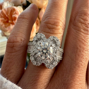 Bague semi-montée Majestic en or blanc massif 18 carats, design floral à quatre feuilles, halo de diamants baguette et ronds, conception de haute joaillerie sur mesure - Product Image 3