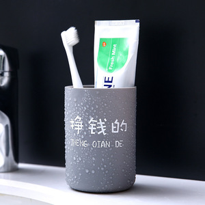 ชุดแก้วแปรงสีฟันแบบสามช่อง วัสดุ PP ลายธนบัตร สำหรับใช้ในห้องน้ำ - Product Image 2