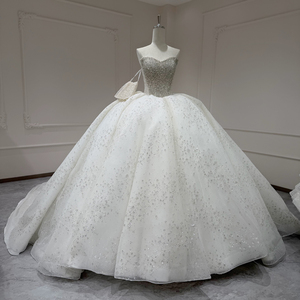 ชุดแต่งงานทรงบอลกาวน์ยาวประดับคริสตัล ลูกไม้ลายดอกไม้ ปักเลื่อมวิบวับ แบบไร้สายรัดไหล่ รุ่น XX69 โมเดิร์น - Product Image 1