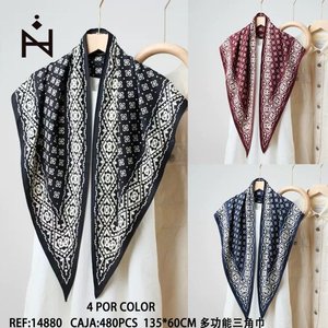 Sciarpa Triangolare Multifunzionale 135x60cm, Accessorio Indossabile Lavorato a Maglia con Motivi - Product Image 3