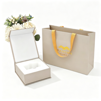 Ensemble de sacs en papier personnalisés avec logo de marque, doublure en mousse éponge, estampage et impression, pour boutique de mode et vente au détail, pour vêtements
