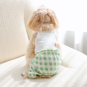 Mono ligero de moda para gatos y perros, estilo primavera/verano, con parche de cuero bicolor verde y marrón y diseño de capullo. - Product Image 3
