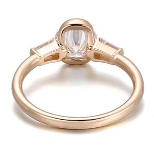 แหวนหมั้นเพชรทรงสี่เหลี่ยมคางหมู 3 เม็ด ดีไซน์เรียบง่าย ทำจากทองคำ 14K แท้ ได้รับการรับรองจาก IGI สำหรับเครื่องประดับเจ้าสาว - Product Image 3