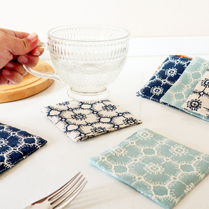 Sous-verres carrés en coton et lin faits à la main, 4 pièces, abricot, bleu clair, bleu marine, fleurs, tapis isolants thermiques pour tasses à thé - Product Image 1