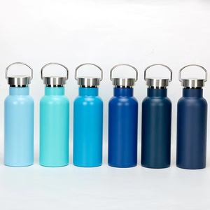 <span class=keywords><strong>Bouteille</strong></span> d'eau à Double paroi noire en acier inoxydable, isolée sous vide, gourde de sport personnalisée avec couvercle flexible, 20oz, vente en gros - Product Image 4