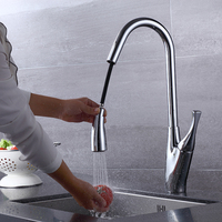 Robinet de cuisine moderne à poignée unique avec bec verseur mitigeur d'évier en nickel brossé avec tête de pulvérisation chromée