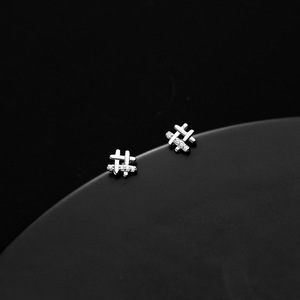 Orecchini a Perno in Argento Sterling 925 con Zirconi Stile Coreano Dolce Simbolo Hash Regalo per Donne - Product Image 4