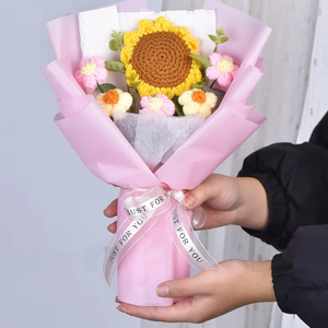 ของขวัญคู่รักแบบกำหนดเอง ของตกแต่งงานแต่งงานสุดสร้างสรรค์ ช่อดอกไม้โครเชต์ทำมือ - Product Image 1