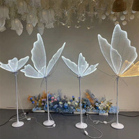 Ailes de papillon LED mobiles à énergie solaire, couleur blanc jaune, lumière de scène décorative suspendue pour la décoration de fête de mariage et d'événement