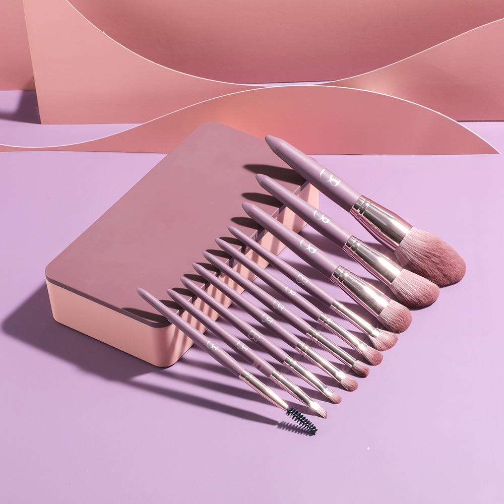 แปรงแต่งหน้าสีม่วง