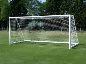 But de football portable pour enfants avec filet en acier et HDPE |   Montage rapide, taille réglementaire, durable, entraînement en plein air, blanc - Product Image 2