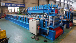 Machine de profilage à froid pour panneaux de base de dalles de plancher en treillis, machine de fabrication de plaques inférieures de pont en treillis galvanisé, directement de l'usine - Product Image 2