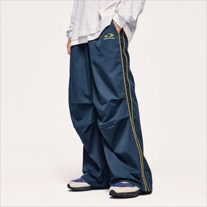 <span class=keywords><strong>Pantaloni</strong></span> da <span class=keywords><strong>paracadute</strong></span> Vintage impilati in Nylon medio <span class=keywords><strong>pantaloni</strong></span> sportivi a gamba larga <span class=keywords><strong>pantaloni</strong></span> da strada da uomo frangivento - Product Image 1