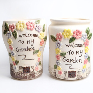 แจกันเซรามิกทรงสูงลายเพ้นท์มือสไตล์เรโทรสำหรับปลูกไม้อวบน้ำ ตกแต่งโต๊ะทำงาน - Product Image 1