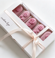 Boîte de 5 sucettes glacées, macarons et cake pops blancs avec doublure