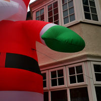 Tenue de Père Noël gonflable géante lumineuse avec lumières LED intégrées à longue durée de vie pour événements commerciaux extérieurs de fin d'année