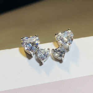 Orecchini a perno con doppio cuore per donna, con pietre scintillanti, gioielli da indossare tutti i giorni, regalo, all'ingrosso - Product Image 3