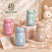 Bouteille en verre cylindrique personnalisée avec logo, 100 pièces en gros, 320 ml (10,8 oz), motif lapin mignon, bouchon à vis, manchon en silicone, écologique et portable