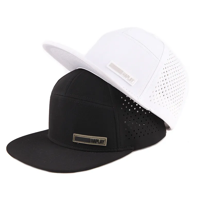 Benutzer definierte Qualität 7 Panel Flat Brim Gummi Patch Logo Sport Snapback Cap Wasserdichter Laser Cut Hole Perfo rated Hat