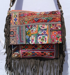 กระเป๋าแบนจาราแท้สไตล์วินเทจ - กระเป๋าโท้ทงานแฮนด์เมดลายปะติดชนเผ่าอินเดีย พร้อมงานกระจกเงา ของขวัญวันครบรอบสำหรับเธอ - Product Image 1