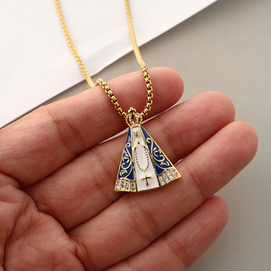 Collier religieux NM1392 plaqué or 18 carats avec CZ, Vierge Marie, Vierge del Valle de la Caridad del Cobre, Notre-Dame de la Charité - Product Image 1