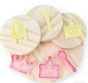 <span class=keywords><strong>Emporte</strong></span>-pièce 3D en forme de <span class=keywords><strong>couronne</strong></span> de dessin animé pour biscuits, moule à pâte à modeler DIY pour impression de simulation - Product Image 1