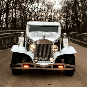 Limousine électrique vintage à structure en acier pour la royauté et les présidents, modèle classique antique avec sièges en cuir et design rétro - Product Image 4