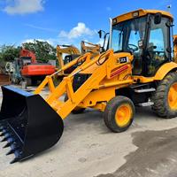 Chargeuse-pelleteuse JCB 3CX en excellent état, fabriquée au Royaume-Uni, 830 heures, bien entretenue, composants principaux : moteur, PLC, 8000 kg, testée et inspectée