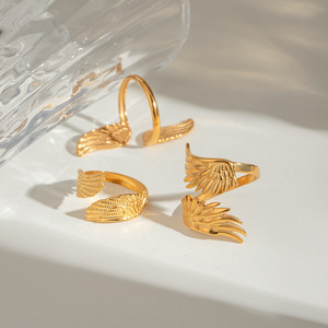 Elegante Anello in Acciaio Inossidabile Stile Vintage con Apertura Regolabile, Design ad Ala, Anello Versatile alla Moda - Product Image 3
