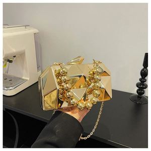 Bolso de Mano Metálico de Lujo Impresionante, Bolso de Hombro Dorado, Bolso de Noche Hecho a Mano para Mujer - Product Image 2