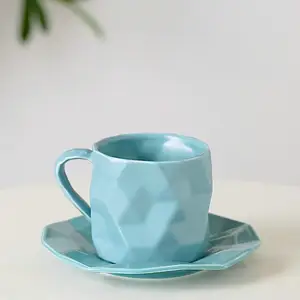 Nieuwe ontwerp koffie winkel gebruikt vouwen lijnen sky blue keramische cappuccino cup schotel