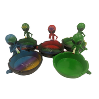 Vente en gros de cendrier extraterrestre en résine de forme personnalisée décoration d'intérieur légère et durable et cadeaux de fantaisie avec design classique