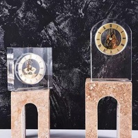 Horloge de bureau en cristal transparent de luxe, gravure laser 3D, décoration de bureau en cristal avec une élégance intemporelle