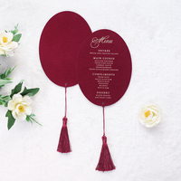 Tarjeta de Menú Ovalada Roja para Boda con Impresión en Dorado, Borla Dorada Colgante, Menú de Mesa Personalizado para Banquete de Boda