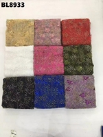 Tissu en dentelle perlée de Lettonie de couleur blanche avec broderie et paillettes pour robes de mariage et de soirée