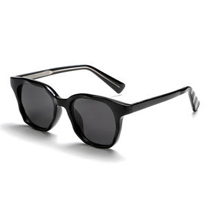 Gafas de Sol Unisex Grey Jack, Montura TR90, Lentes TAC, Protección UV400 Tipo 3, Estilo Retro Negro - Product Image 3
