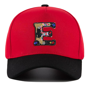 Casquette de baseball unisexe en polyester/coton, nouveau design, 26 lettres, logo personnalisé, rouge intense, visière courbée, résistante à la décoloration, style urbain - Product Image 1