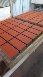 เครื่องทำบล็อกโคลัมเบีย รุ่น QT10-15 เครื่องขึ้นรูปบล็อกแบบสั่นสะเทือน สำหรับบล็อกปูพื้น อิฐเถ้าลอย และบล็อกคอนกรีต พร้อมพาเลท - Product Image 6