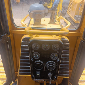 Bulldozer Caterpillar D5G usado original de Japón con motor CAT 3046T, bulldozer mediano con ripper para nivelación de terrenos en construcción. - Product Image 6