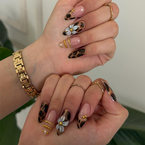 Uñas postizas de color sólido con degradado, lámina dorada, estampado de leopardo y perlas, puntas de uñas postizas para manicura DIY de moda, venta al por mayor. - Product Image 1