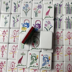 Tuiles de Mahjong Personnalisées de Luxe à Motif Gaufré pour Clubs et Réunions Familiales, en Acrylique Écologique Blanc et Vert, Prise Universelle US, Acier Inoxydable - Product Image 2