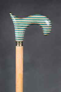 Bastón de Resina y Madera Premium con Empuñadura Ergonómica que Ofrece Comodidad y Uso Duradero para Personas Mayores - Product Image 2